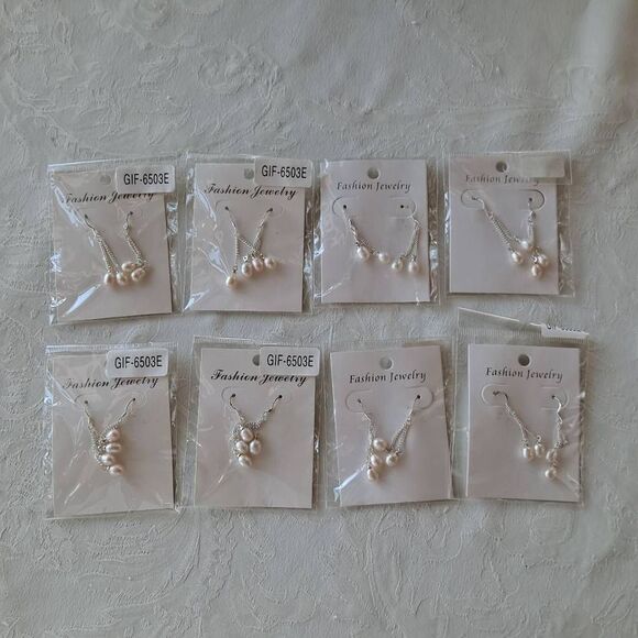 8 pairs Dangle pearl earrings Nwt - Picture 4 of 6